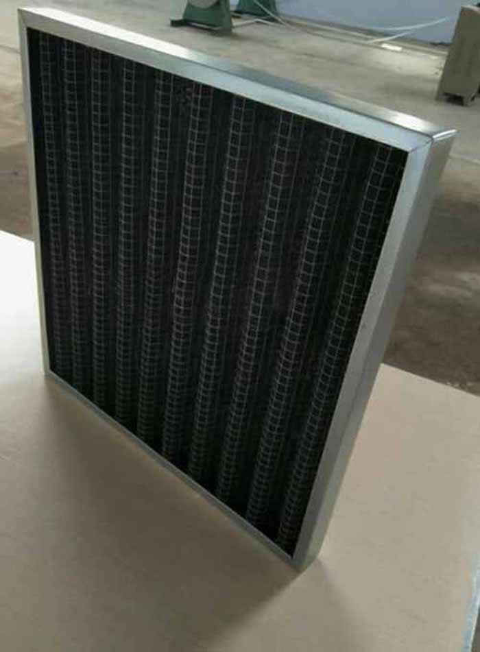 折疊式活性炭過濾器鋁型材外框，也可選用鍍鋅外框及不銹鋼，厚度為：21mm,25mm,46mm，50mm等其他多種厚度。