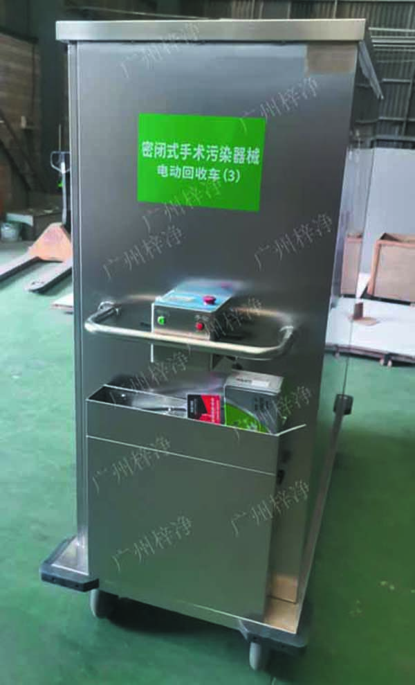 密閉式手術(shù)污染器械電動轉(zhuǎn)運(yùn)車設(shè)備主材質(zhì)采用SUS304拉絲不銹鋼板面板厚度：≥1.2mm,表面作拉絲亞光處理。
